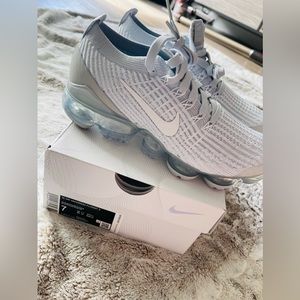 NEW - Women’s Nike Air Vapormax Flyknit 3
